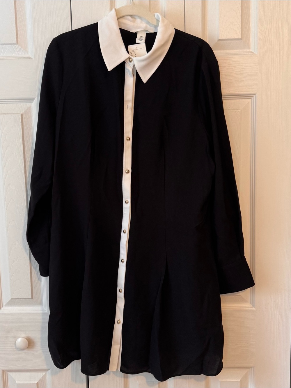 H&M Black Button-Front Shirt with White Collar and Placket